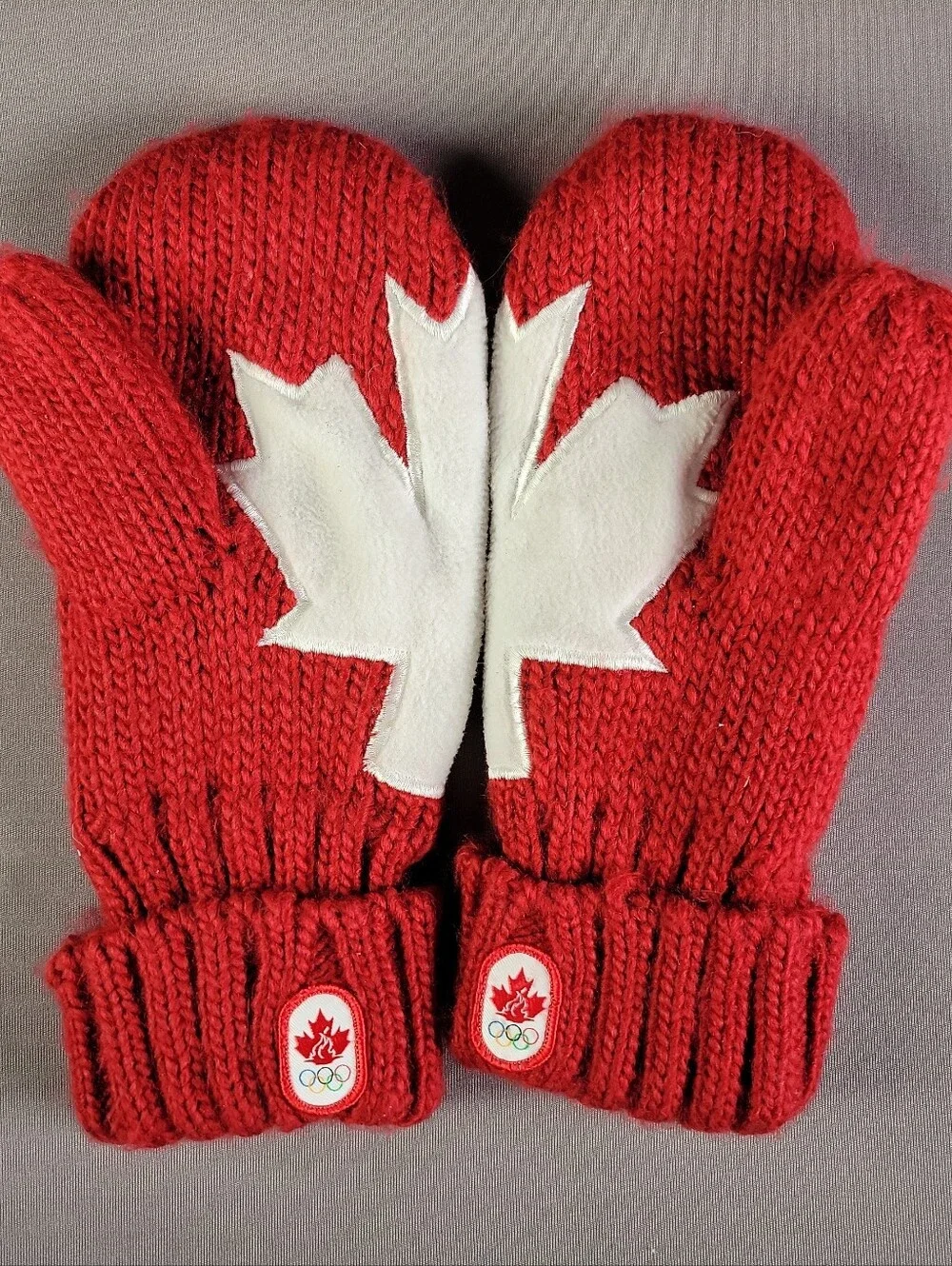 2010 Hudson Bay Canada Red Knit Mittens with White Maple Leaf Olymic Teamu